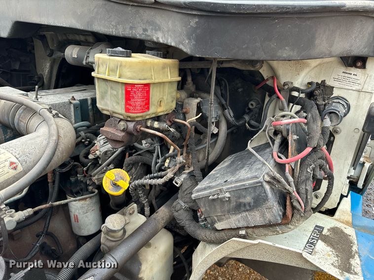 image for item DO2214 2004 International 4300  flatbed truck