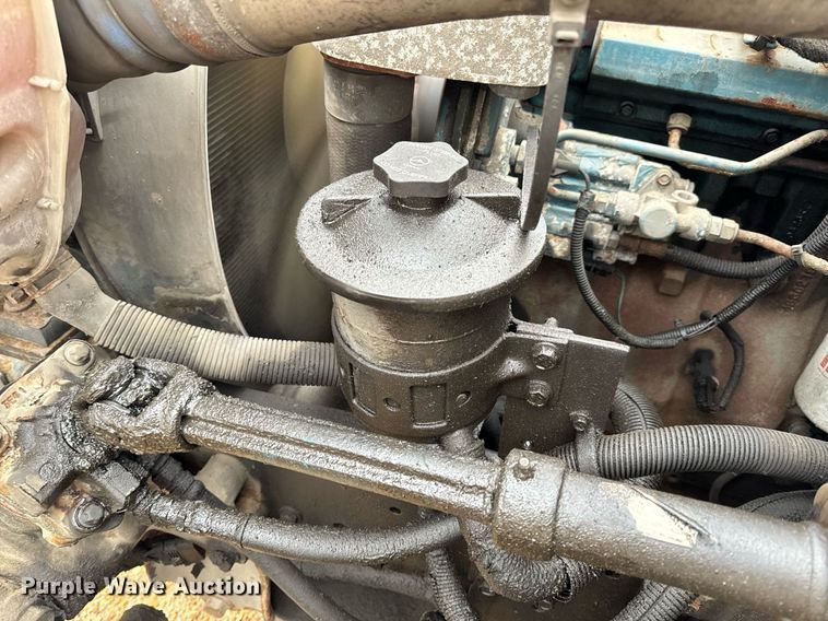 image for item DO2214 2004 International 4300  flatbed truck