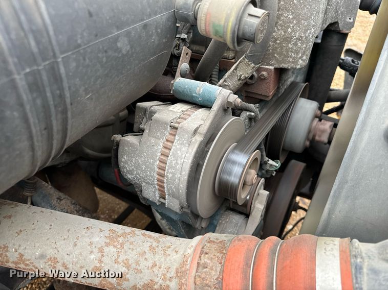 image for item DO2214 2004 International 4300  flatbed truck