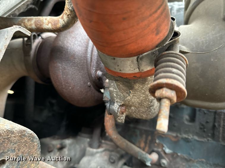 image for item DO2214 2004 International 4300  flatbed truck