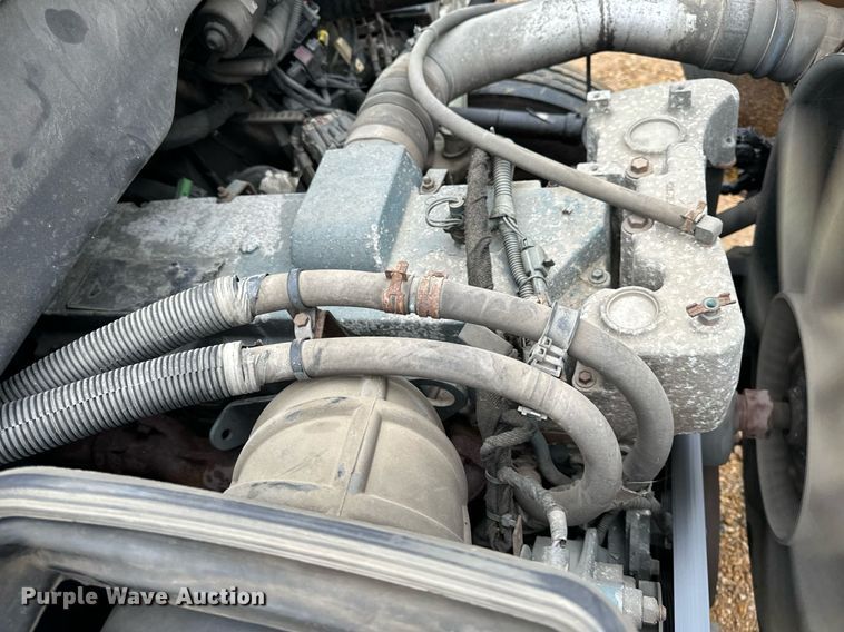 image for item DO2214 2004 International 4300  flatbed truck