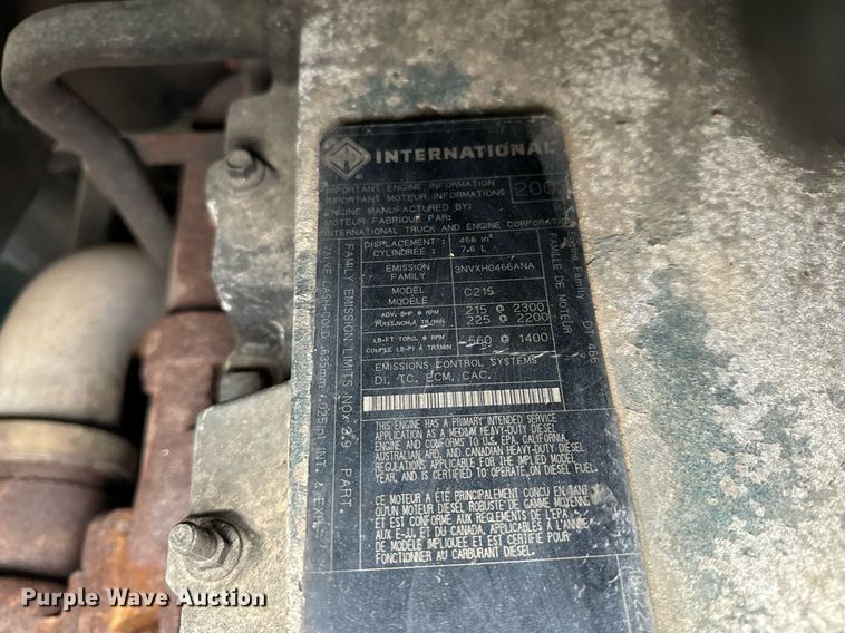 image for item DO2214 2004 International 4300  flatbed truck