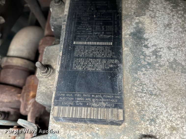 image for item DO2214 2004 International 4300  flatbed truck