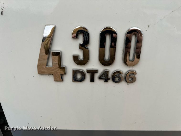 image for item DO2214 2004 International 4300  flatbed truck