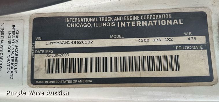 image for item DO2214 2004 International 4300  flatbed truck