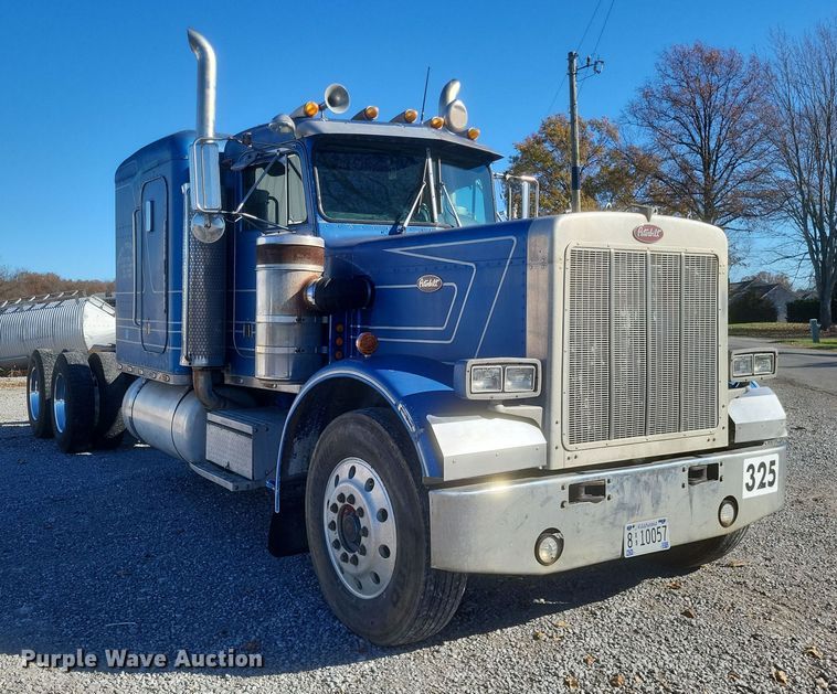 image for item DO4771 1985 Peterbilt 382  semi truck