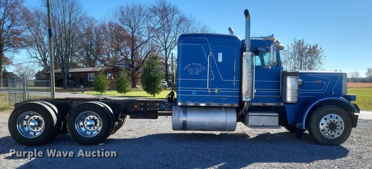 image for item DO4771 1985 Peterbilt 382  semi truck