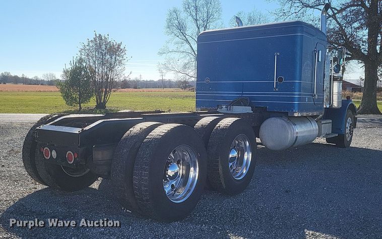 image for item DO4771 1985 Peterbilt 382  semi truck