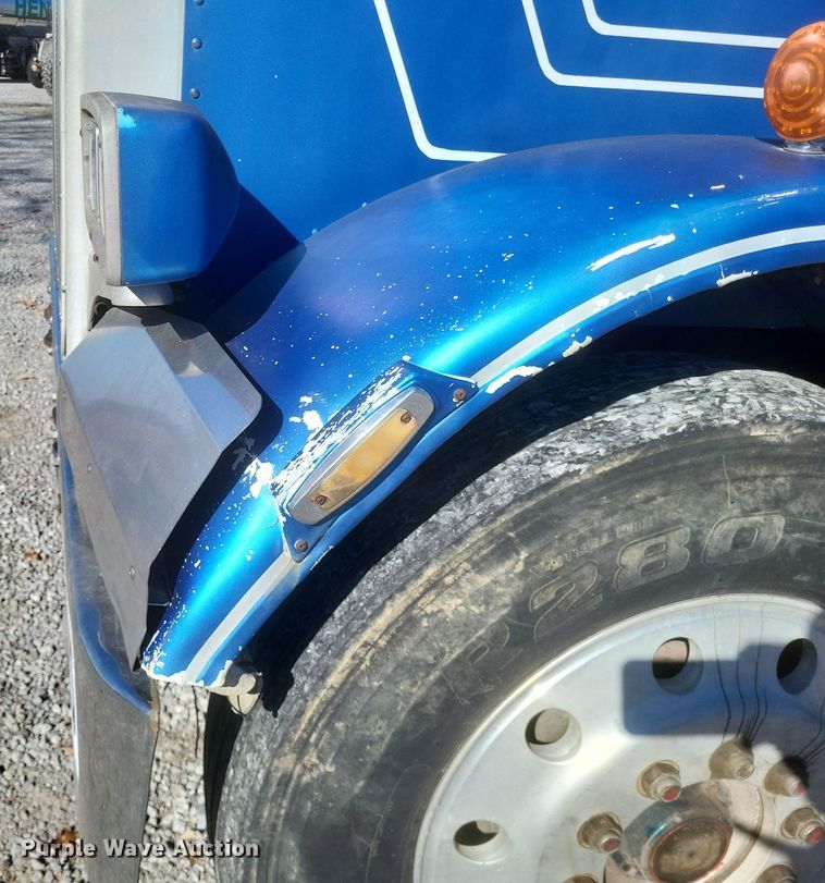 image for item DO4771 1985 Peterbilt 382  semi truck