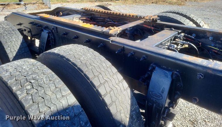 image for item DO4771 1985 Peterbilt 382  semi truck