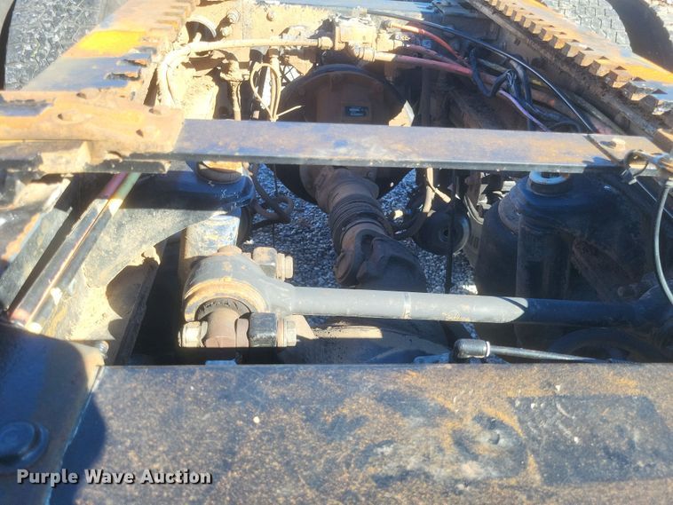 image for item DO4771 1985 Peterbilt 382  semi truck