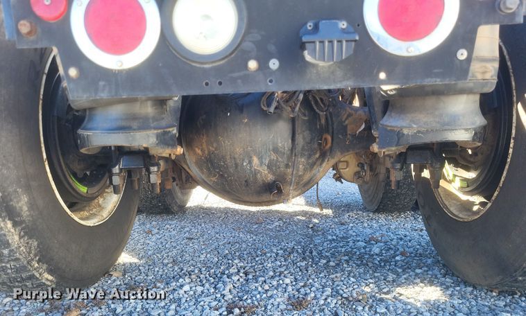 image for item DO4771 1985 Peterbilt 382  semi truck