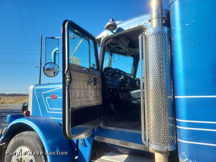 image for item DO4771 1985 Peterbilt 382  semi truck