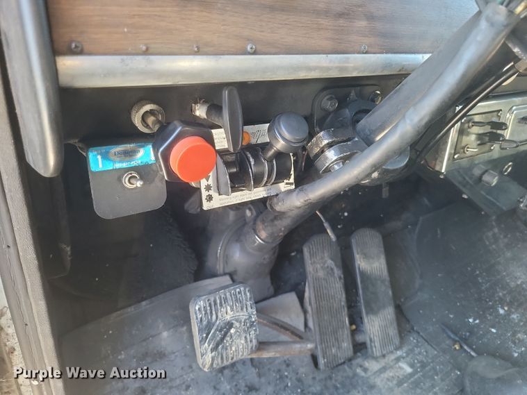 image for item DO4771 1985 Peterbilt 382  semi truck