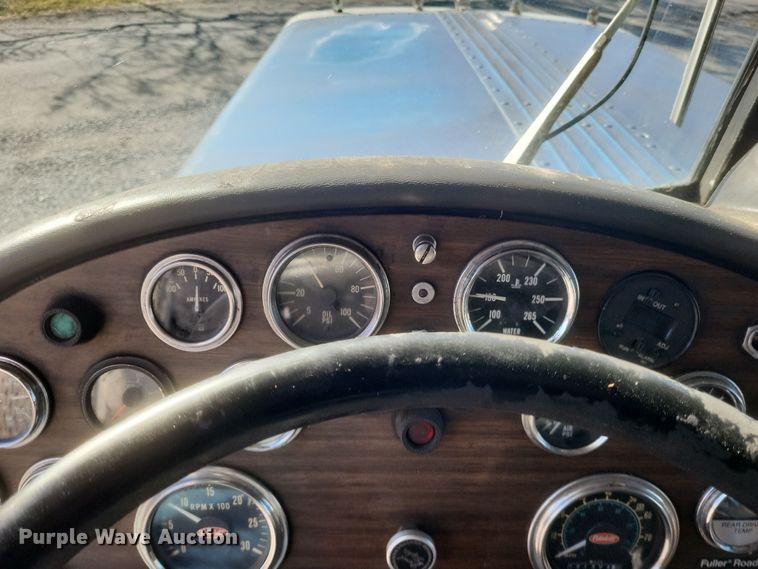 image for item DO4771 1985 Peterbilt 382  semi truck