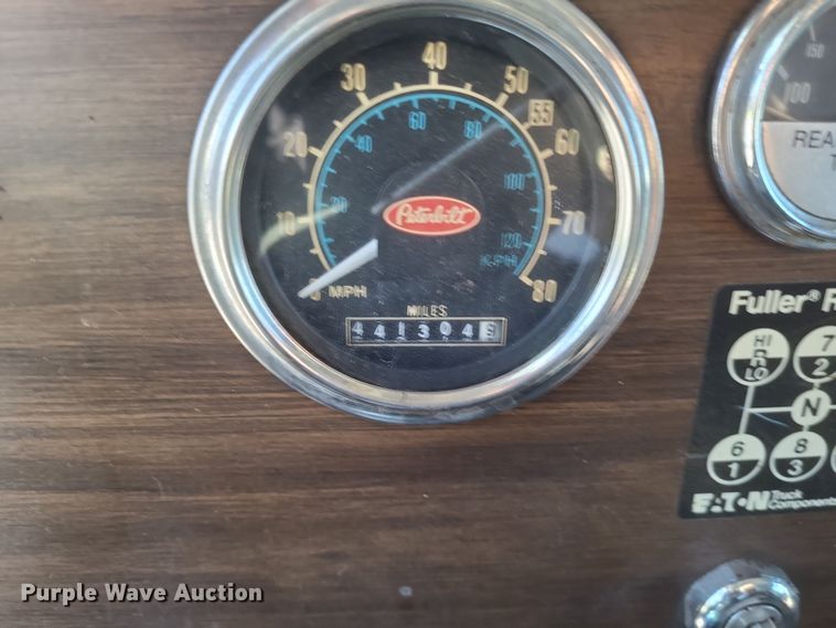 image for item DO4771 1985 Peterbilt 382  semi truck