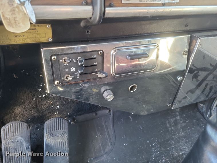 image for item DO4771 1985 Peterbilt 382  semi truck