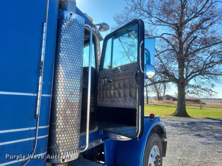 image for item DO4771 1985 Peterbilt 382  semi truck