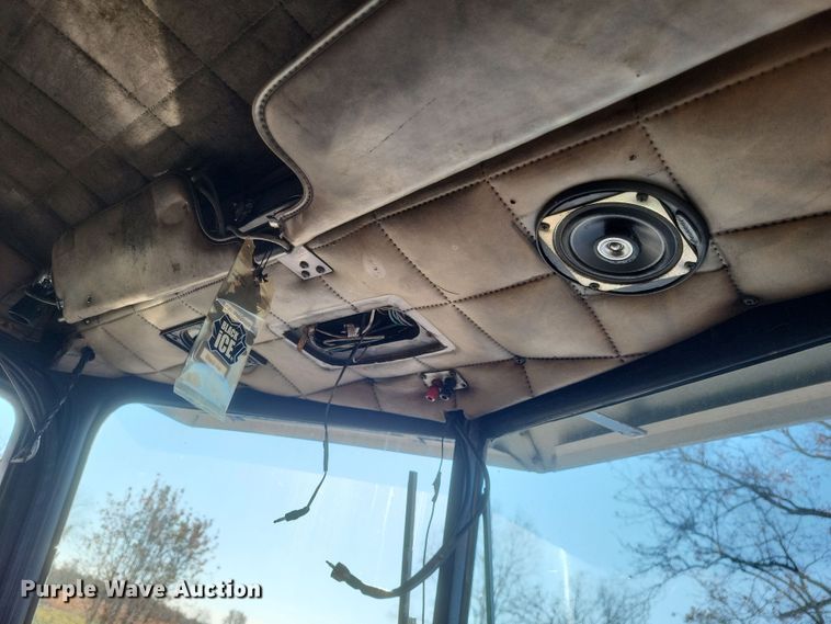 image for item DO4771 1985 Peterbilt 382  semi truck