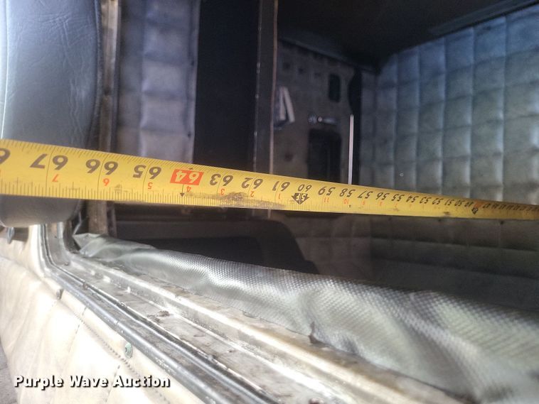 image for item DO4771 1985 Peterbilt 382  semi truck