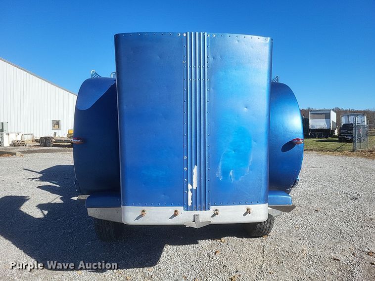 image for item DO4771 1985 Peterbilt 382  semi truck