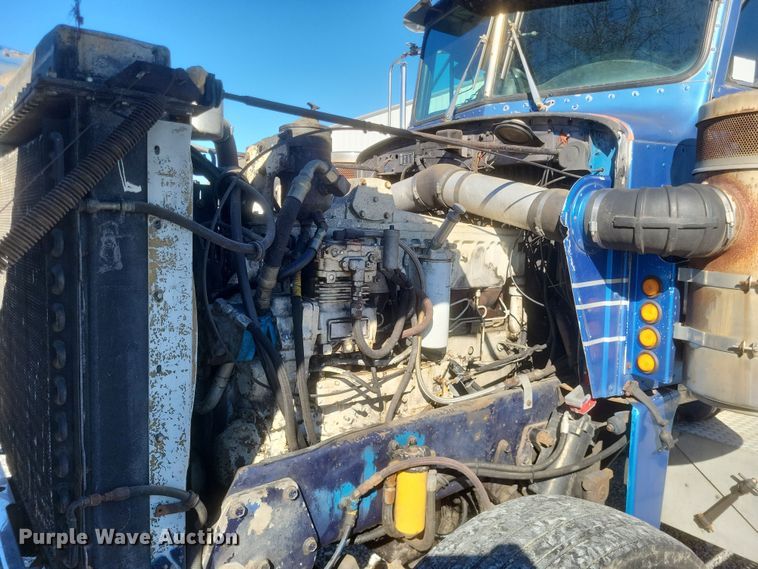 image for item DO4771 1985 Peterbilt 382  semi truck