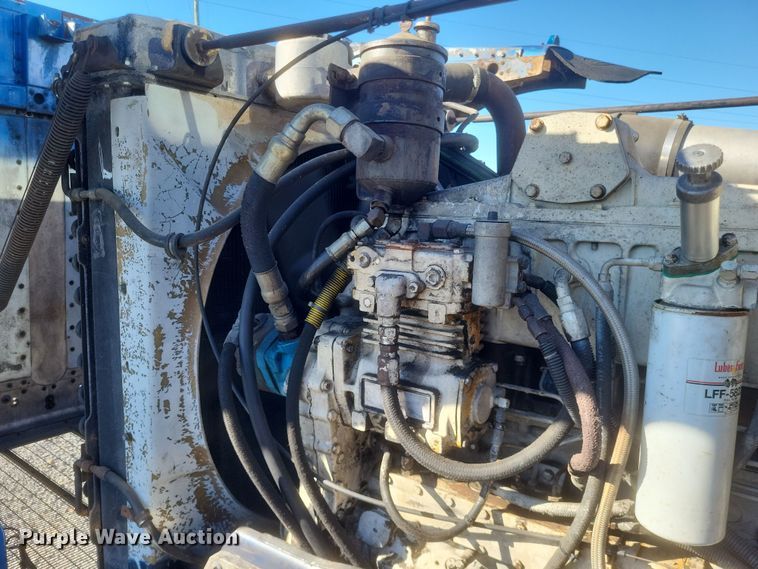 image for item DO4771 1985 Peterbilt 382  semi truck