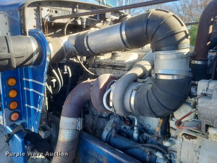 image for item DO4771 1985 Peterbilt 382  semi truck