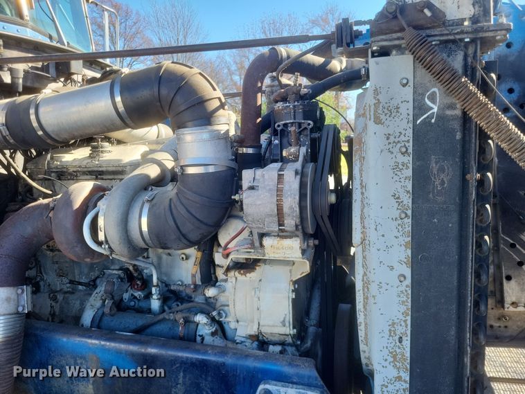 image for item DO4771 1985 Peterbilt 382  semi truck