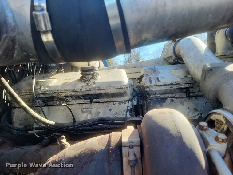 image for item DO4771 1985 Peterbilt 382  semi truck