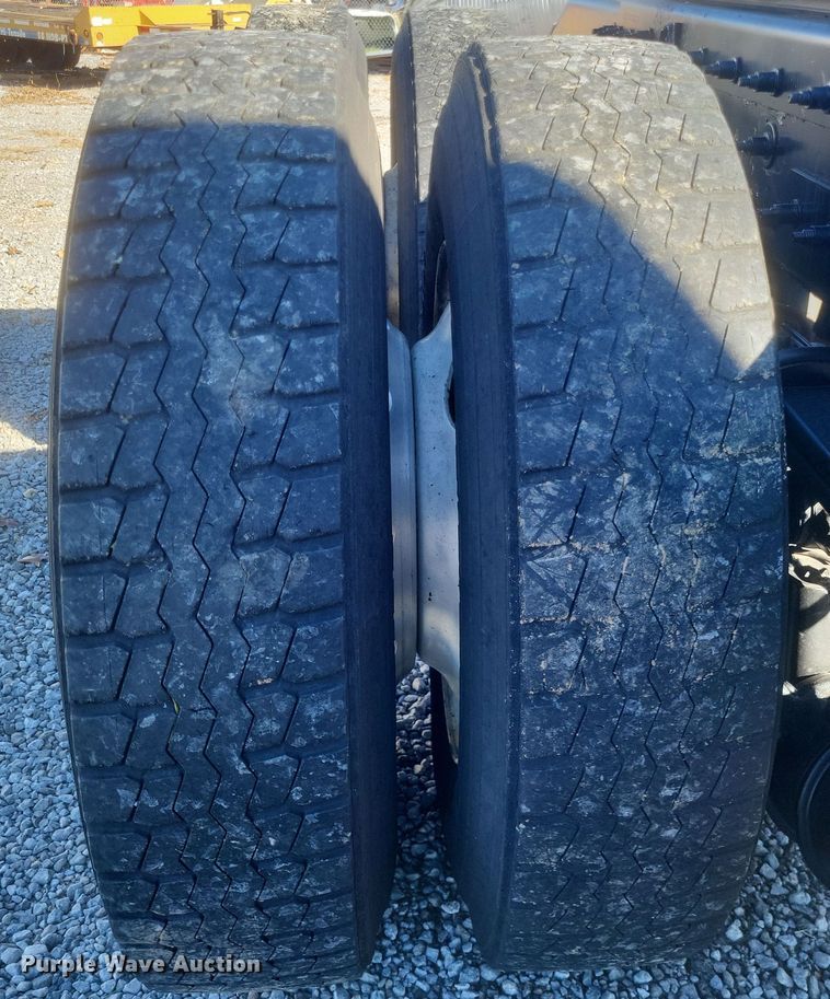 image for item DO4771 1985 Peterbilt 382  semi truck