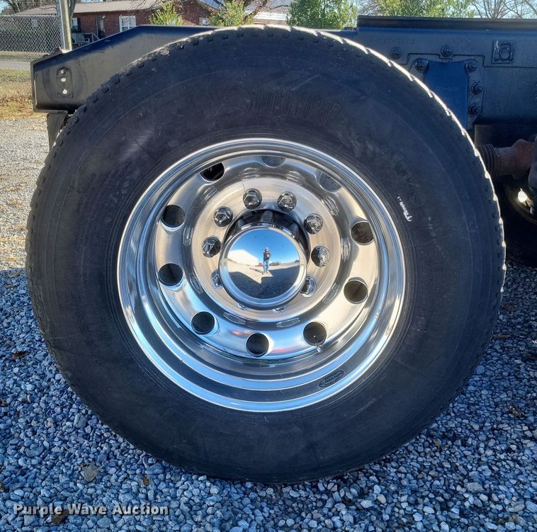 image for item DO4771 1985 Peterbilt 382  semi truck