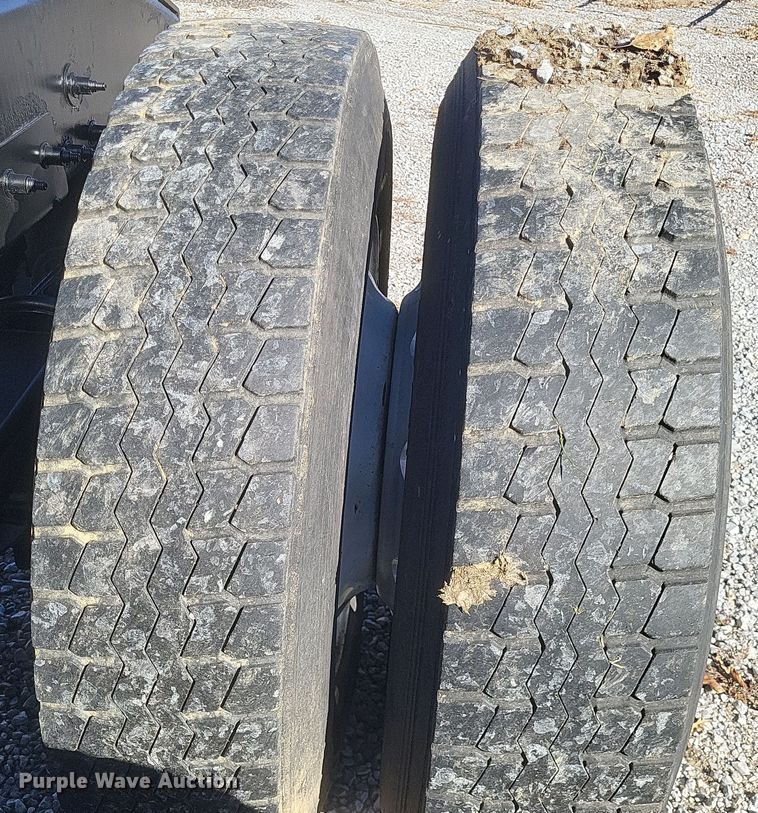 image for item DO4771 1985 Peterbilt 382  semi truck