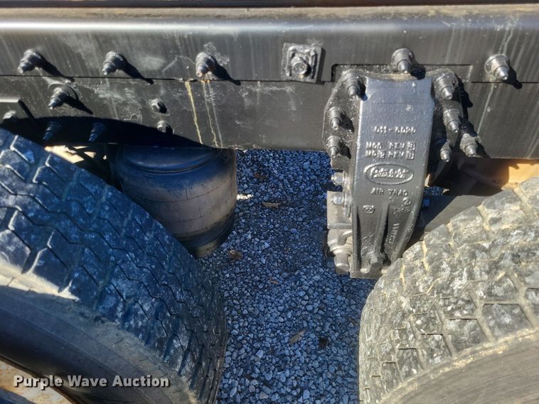 image for item DO4771 1985 Peterbilt 382  semi truck