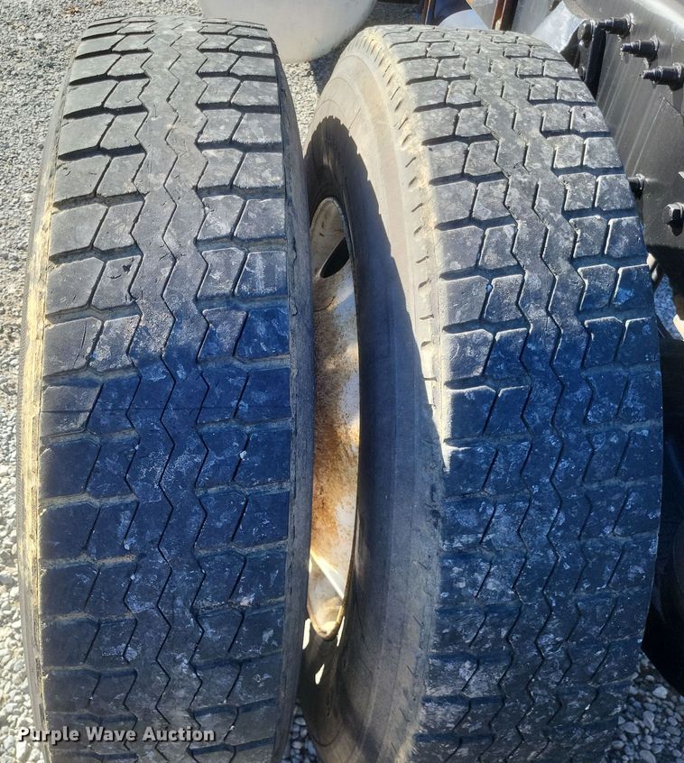 image for item DO4771 1985 Peterbilt 382  semi truck