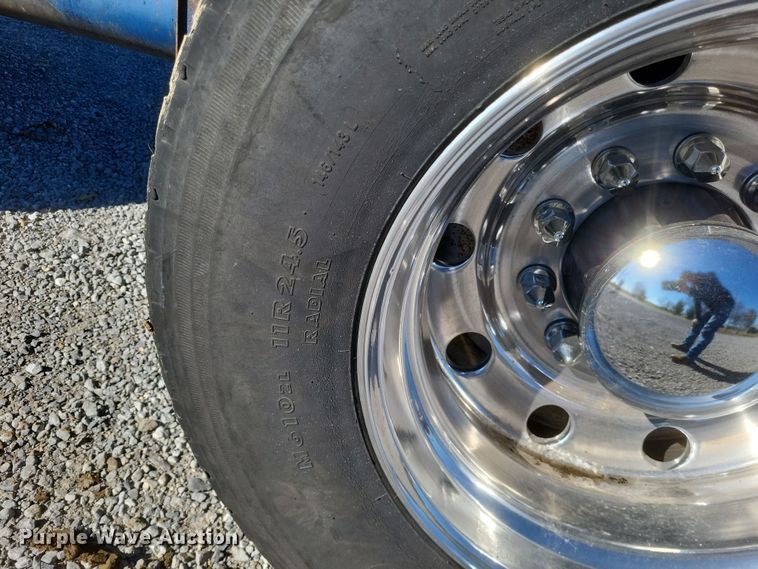 image for item DO4771 1985 Peterbilt 382  semi truck