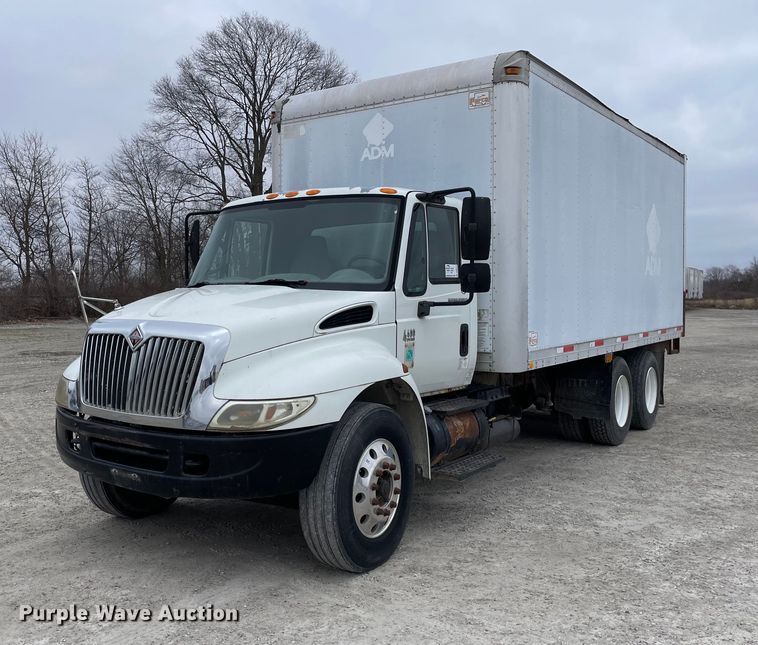 image for item DP0274 2003 International 4400  box truck