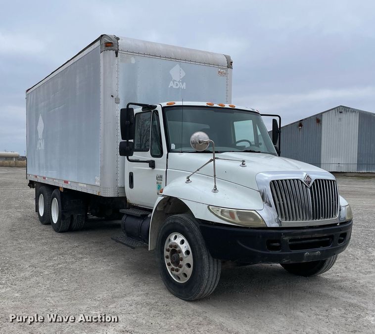 image for item DP0274 2003 International 4400  box truck