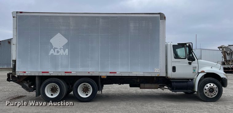 image for item DP0274 2003 International 4400  box truck