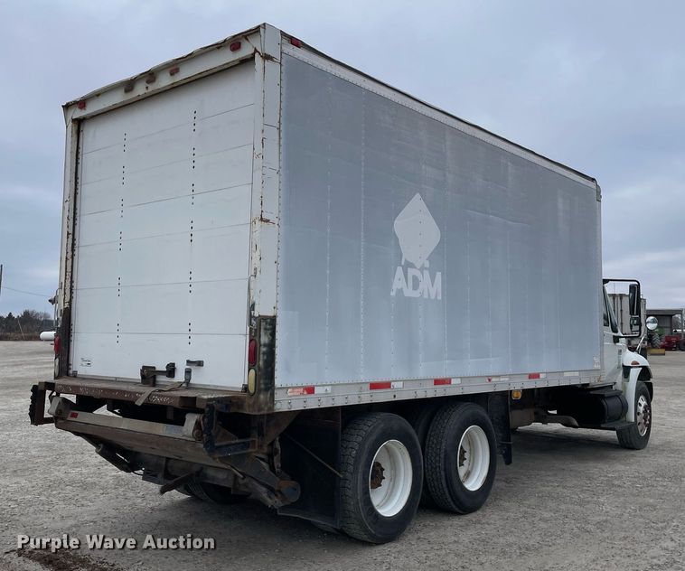 image for item DP0274 2003 International 4400  box truck