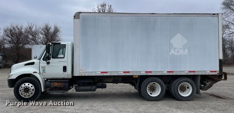 image for item DP0274 2003 International 4400  box truck