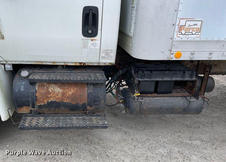 image for item DP0274 2003 International 4400  box truck