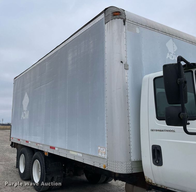 image for item DP0274 2003 International 4400  box truck