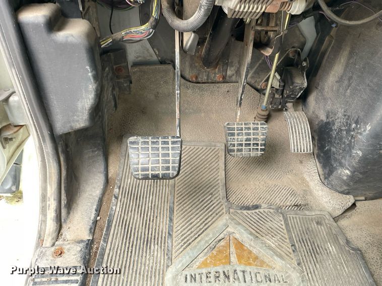 image for item DP0274 2003 International 4400  box truck