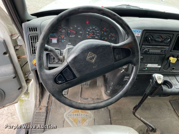 image for item DP0274 2003 International 4400  box truck