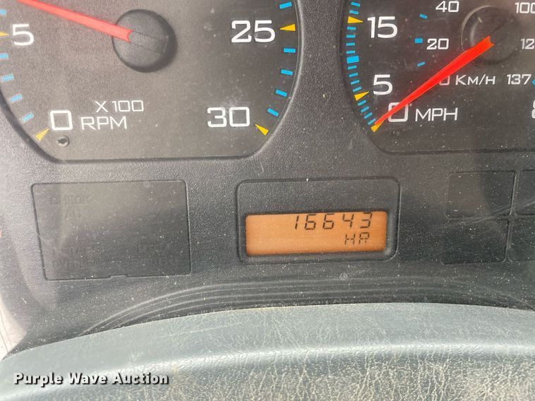 image for item DP0274 2003 International 4400  box truck