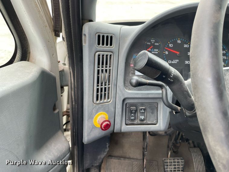 image for item DP0274 2003 International 4400  box truck