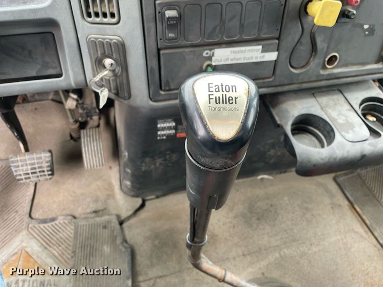 image for item DP0274 2003 International 4400  box truck