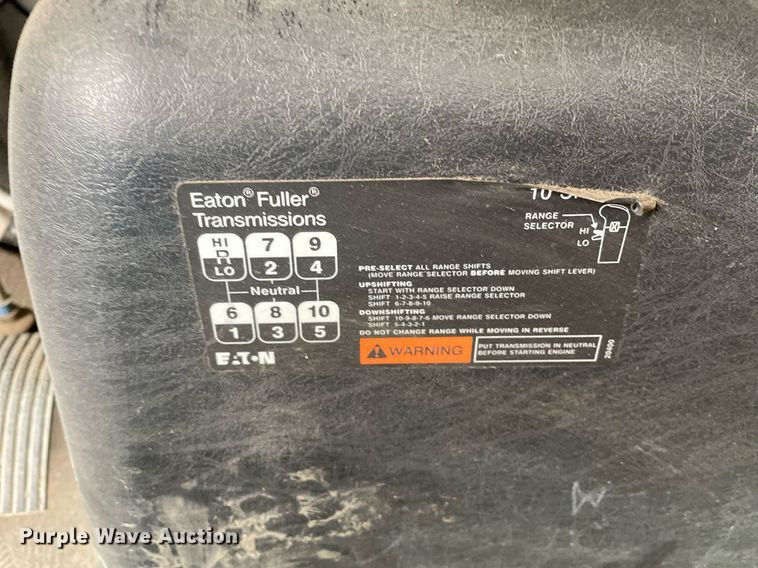 image for item DP0274 2003 International 4400  box truck