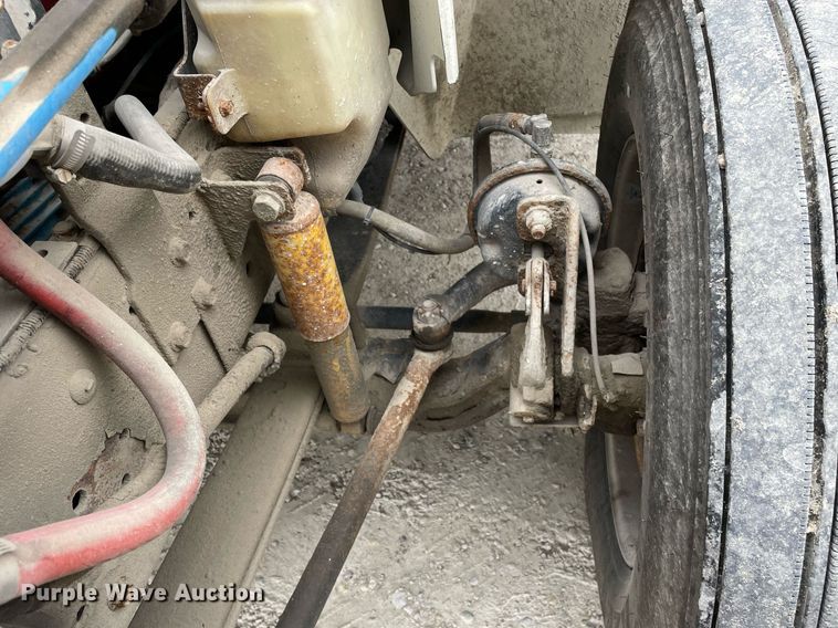 image for item DP0274 2003 International 4400  box truck